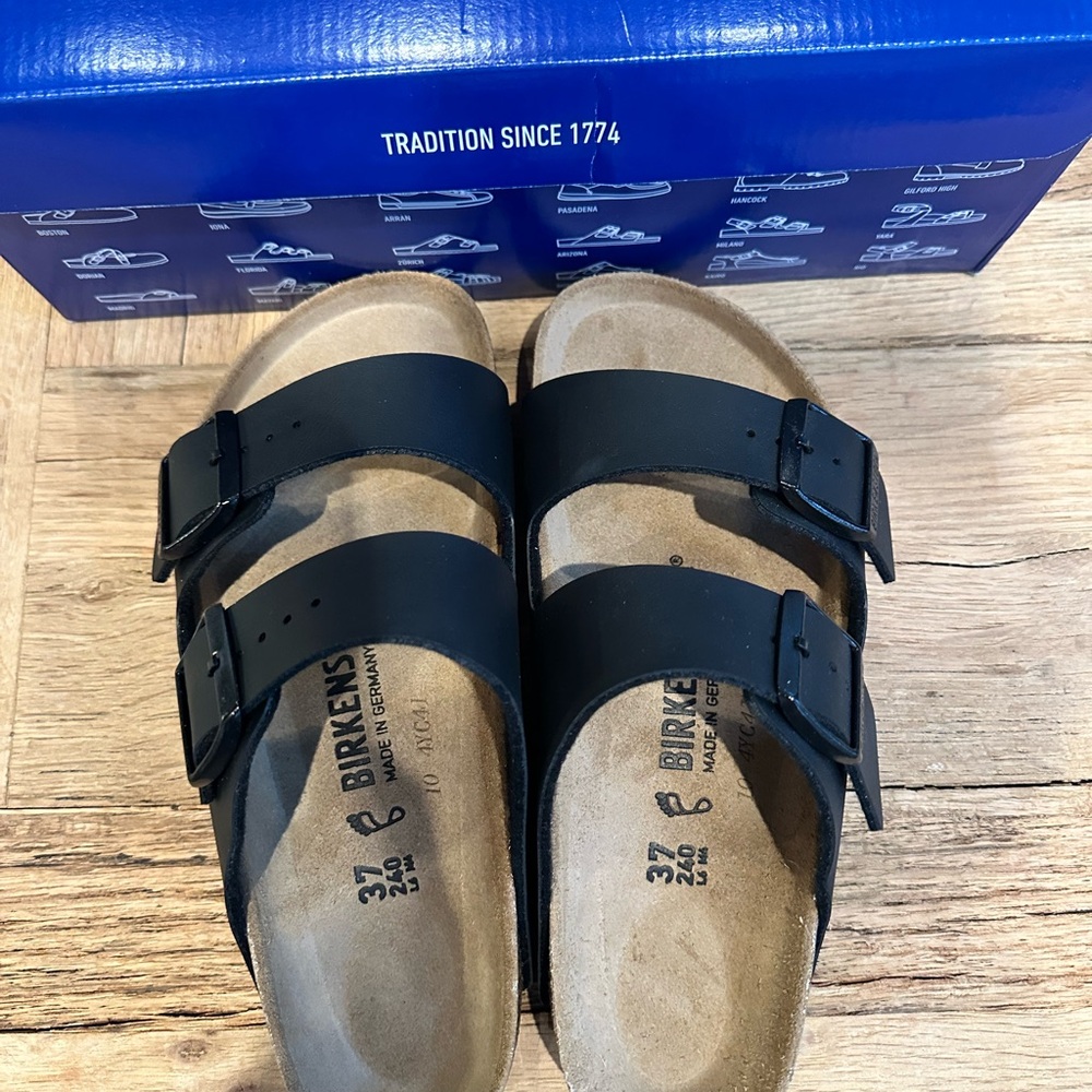 *NEW* Birkenstock Black Arizona Sandals